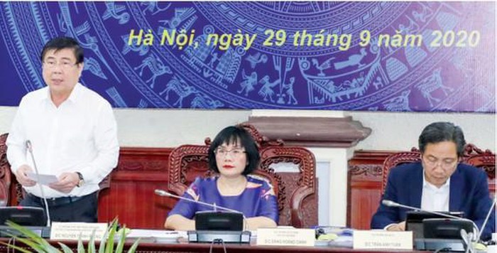 Chủ tịch UBND TPHCM Nguyễn Thành Phong phát biểu tại hội nghị. Ảnh: QUANG PHÚC