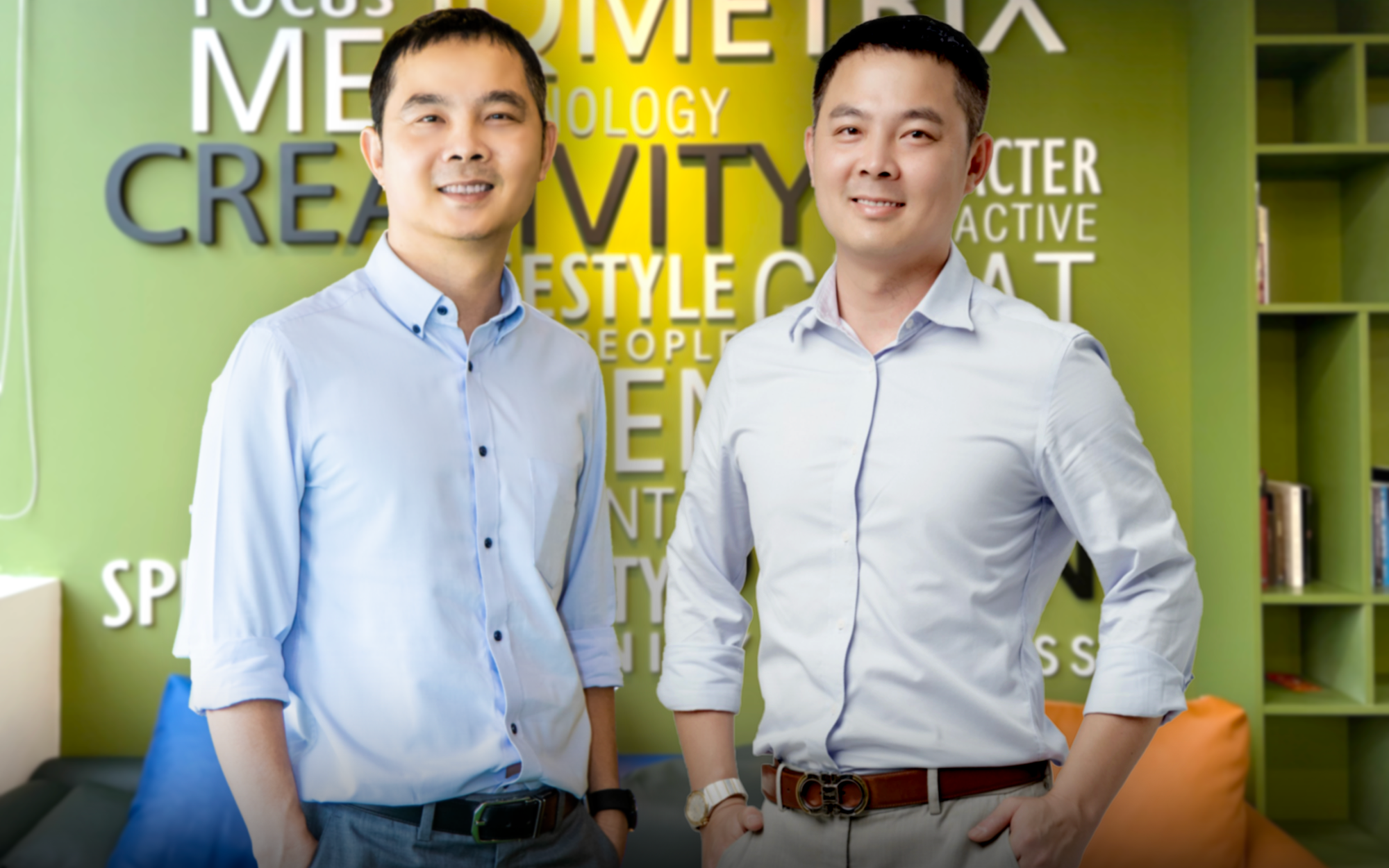 Anh Phan Thanh Vinh (bên trái) và anh Phan Thanh Long (bên phải) là hai anh em sinh đôi đồng sáng lập nên MFast